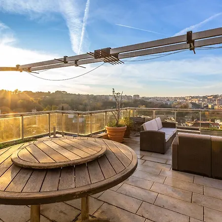 Spacious Penthouse With St Peter View *