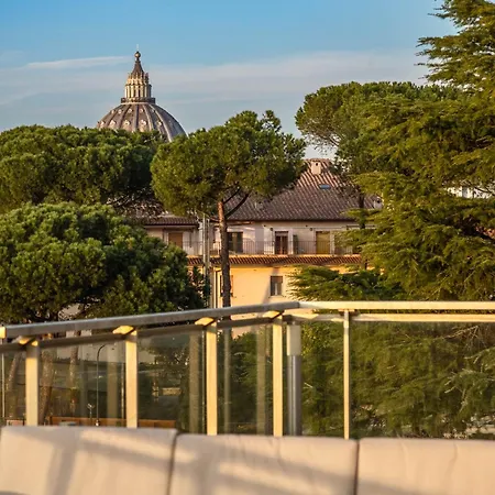 Spacious Penthouse With St Peter View Rome