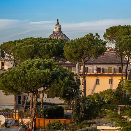 Spacious Penthouse With St Peter View Appartement Rome