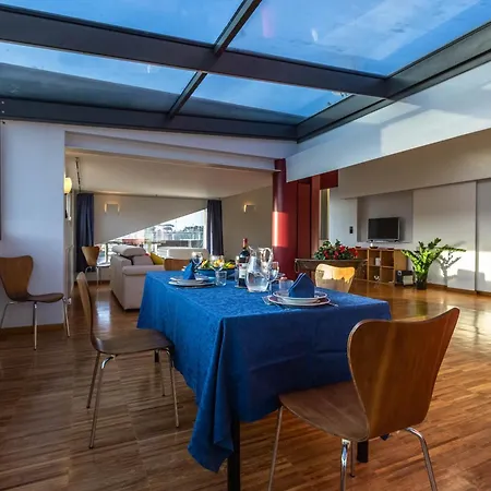 Spacious Penthouse With St Peter View Apartment *