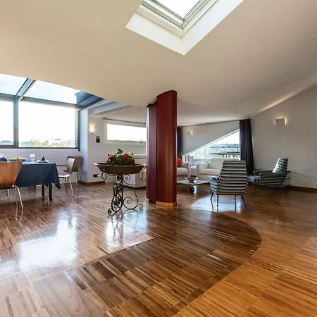 Spacious Penthouse With St Peter View Roma