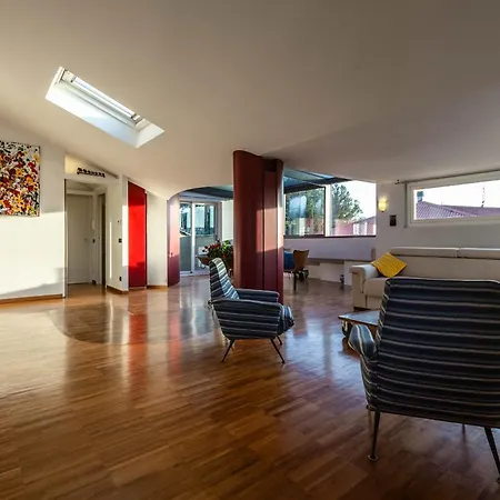 Spacious Penthouse With St Peter View